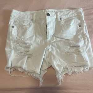 American Eagle white shorts